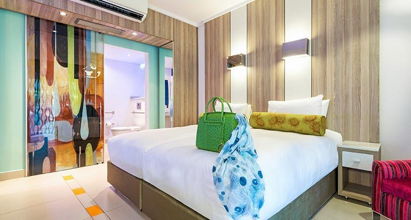 scr4f8000-1269-sun-city-cabanas-accessible-room-4.jpg