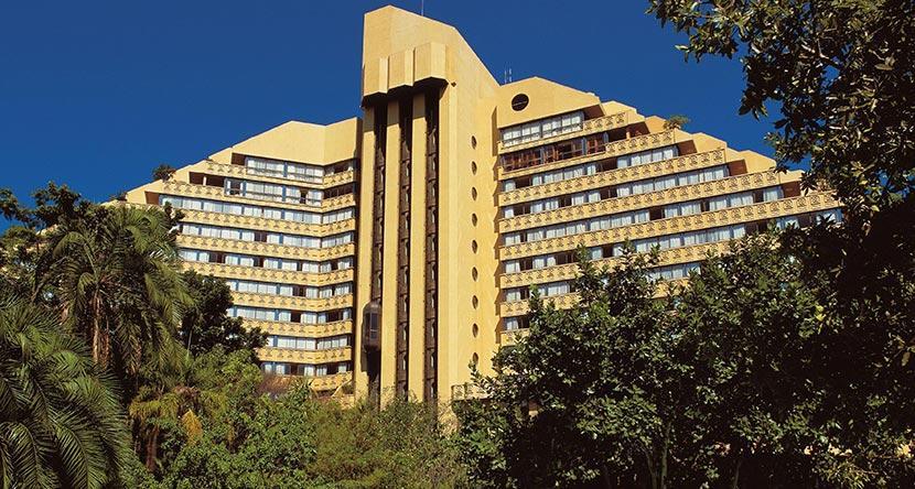 Exterior-of-The-Cascades-and-pool.jpg