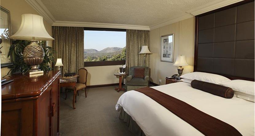 cascades-luxury-twin-bedroom1.jpg