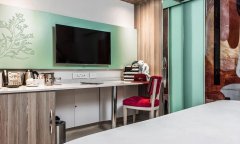 scr4f6020-8701-sun-city-cabanas-twin-lake-facing-room-desk-d8x8909_resize.jpg