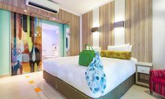 scr4f8000-1269-sun-city-cabanas-accessible-room-4.jpg