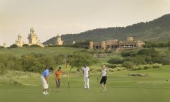 1st-hole-with-clubhouse-in-background-Lost-City-Golf-Course.jpg