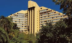 Exterior-of-The-Cascades-and-pool.jpg
