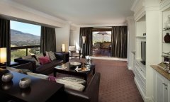 Flamingo-Suite-lounge-Presidential-Suite.jpg