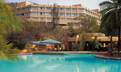 The-Sun-City-Hotel-pool-and-Pool-Bar.jpg