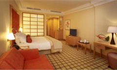 hotel-lux-fam-bedroom.jpg