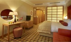 hotel-lux-paraplegic-bedroom.jpg