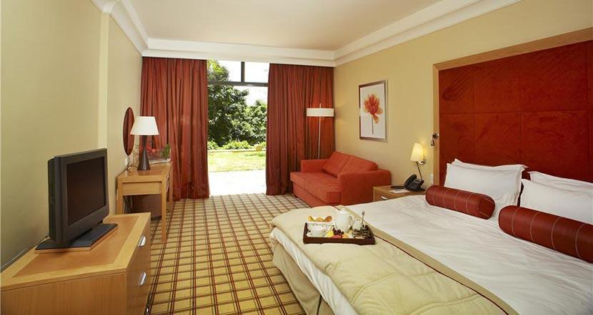 hotel-sup-lux-fam-bedroom-grnd-floor.jpg