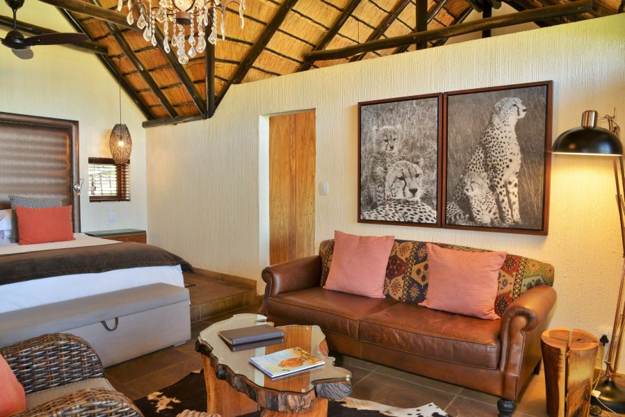 Tshukudu_Bush_Lodge_Tshukudu_Suite_Bed_and_Lounge_3_msolata.jpg