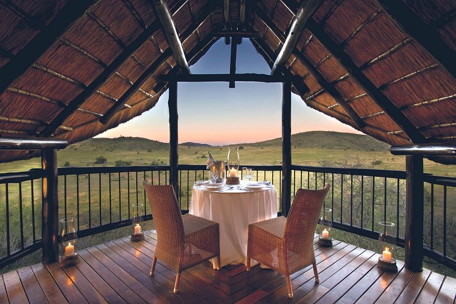 Tshukudu_Chalet_Private_Dining_1.jpg