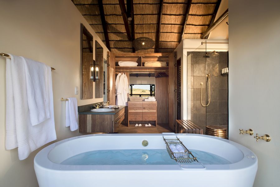 Tshukudu_Suite_Bathroom.jpg